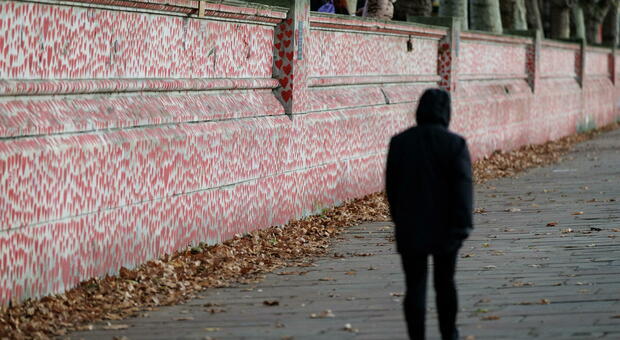 Covid, il rapporto che boccia Boris Johnson: «Serviva il lockdown come in Italia, si potevano salvare 20mila persone»