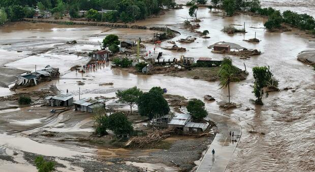 Filippine, 18 morti per passaggio tifone Fung-wong. Inondazioni e frane, oltre un milione di evacuati