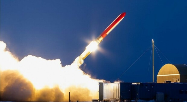 Il missile nucleare russo Burevestnik spaventa la Nato, l'intelligence: «Può colpire ovunque e non possiamo fermarlo»