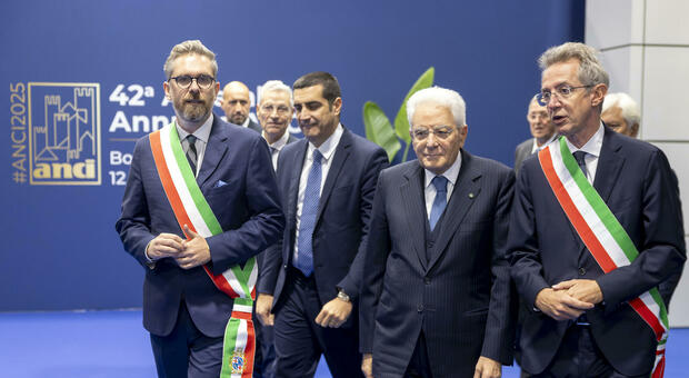 Mattarella e Meloni all'Assemblea Anci: «I Comuni aree interne da difendere»