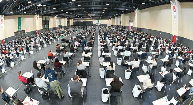 Medicina, foto e video dei test finiscono sui social. Miur: «Pronti ad annullare gli esami»