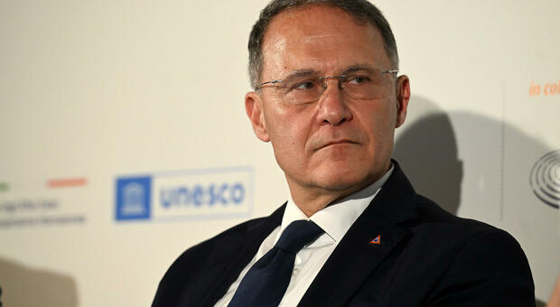 Sondaggi politici: Fico avanti di 10 punti su Cirielli in Campania, ma la maggioranza punta alla rimonta