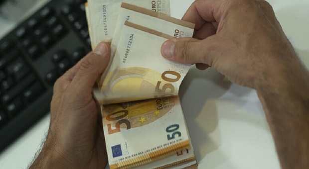 Tfr dipendenti pubblici, in manovra l'anticipo di 3 mesi ma salta la detassazione. I sindacati: «750 euro in meno per i pensionati»