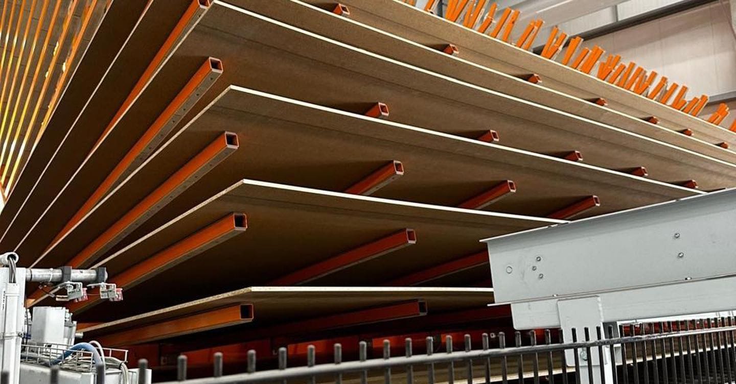 Aumento dei costi di produzione fino al 12% per i pannelli a causa del Cbam