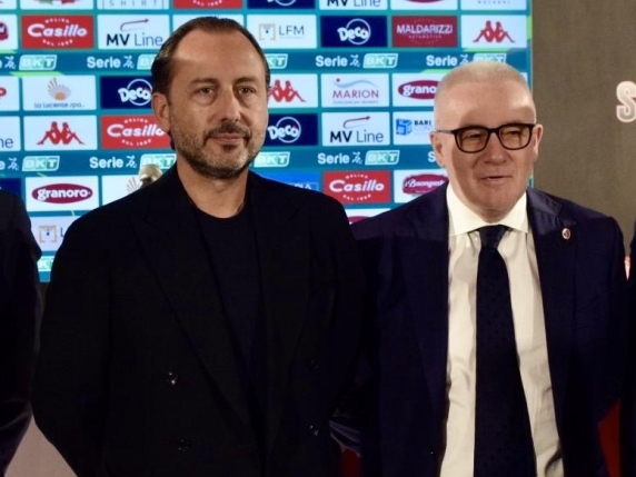 Bari in pericolo di retrocessione, De Laurentiis effettua cambiamenti: esonerati Vivarini e Magalini, torna Longo in panchina