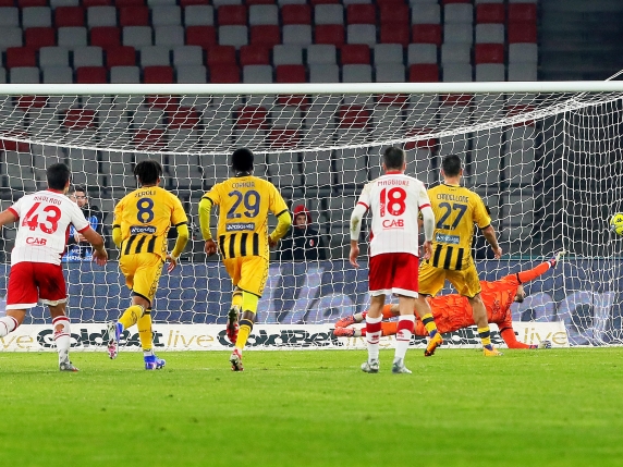 Bari sconfitto dalla Juve Stabia senza nemmeno un tiro in porta, Vivarini e la dirigenza sotto pressione