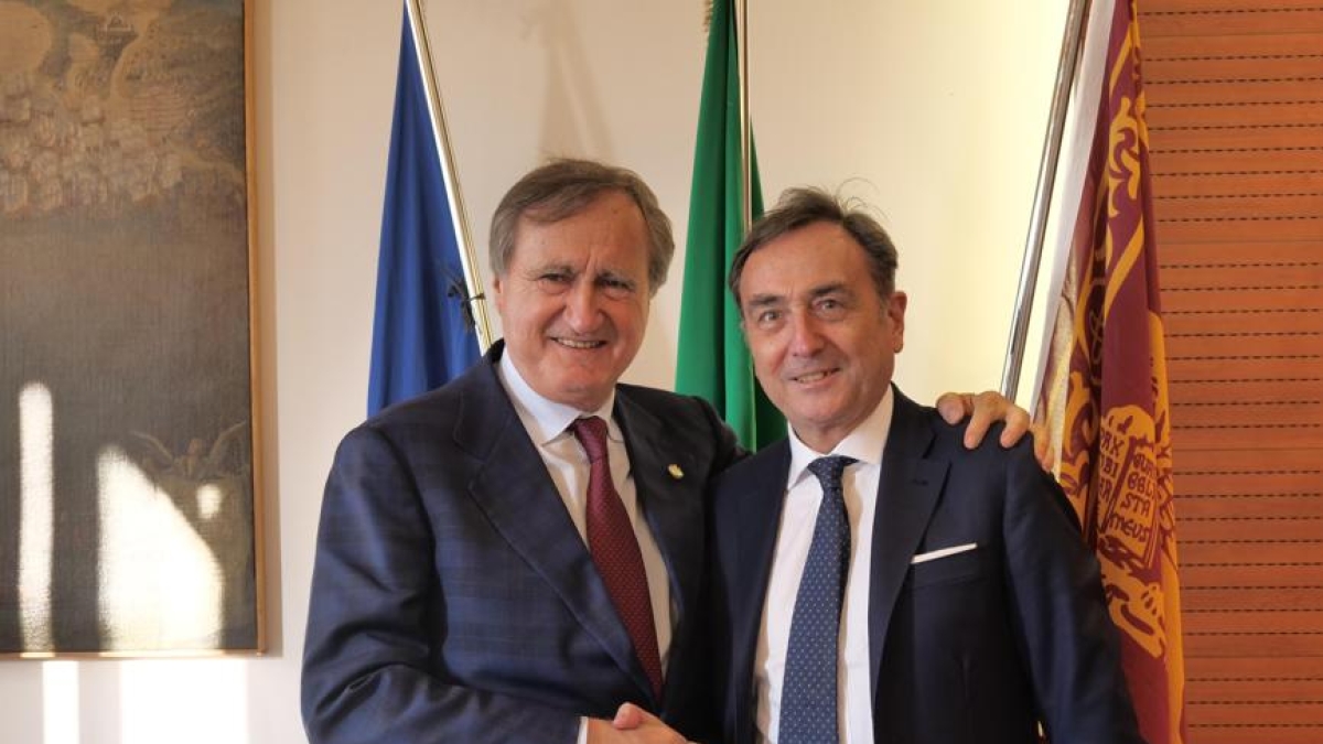 Brugnaro sulla Fenice: desidero la tranquillità ma sono pronto a combattere. Emergenza permessi dopo il welfare