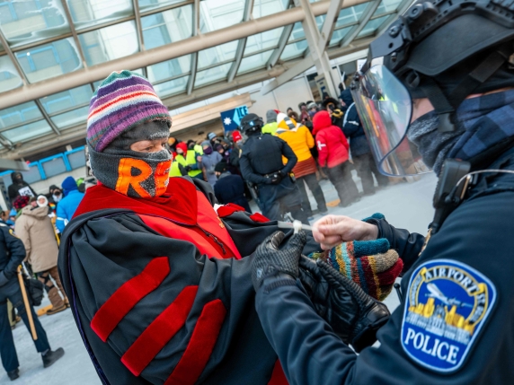 Cento religiosi fermati all'aeroporto di Minneapolis