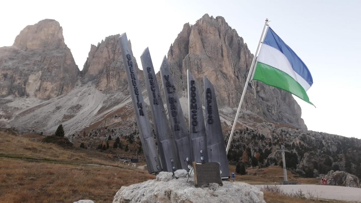 Comuni ladini spingono per l'unità, il sindaco di Corvara sottolinea l'importanza della comunità, gli autonomisti chiedono di sanare un'ingiustizia storica