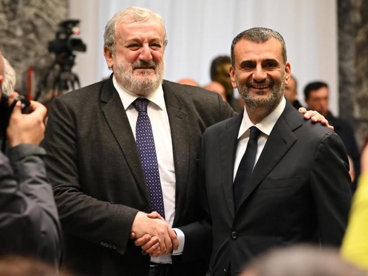 Decaro accetta il ruolo di consigliere di Emiliano con un compenso annuale di 130 mila euro, «Collaboriamo da settimane, buon cammino per noi e per la Puglia»