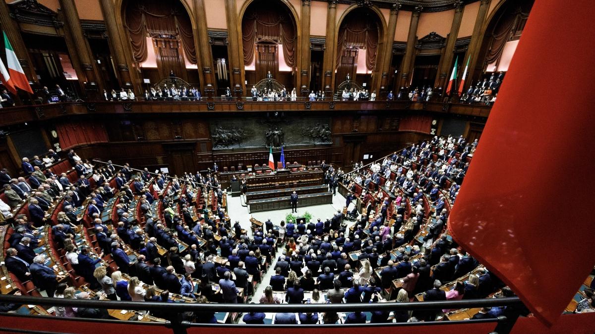 Divieto per i veleni, ma il Corvo fa ritorno a Montecitorio