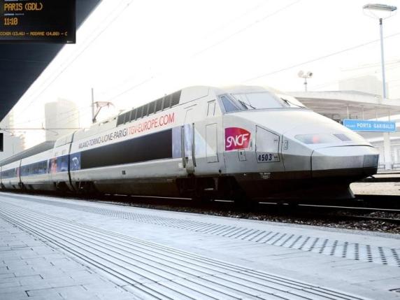 Francia, controversia sulle nuove carrozze dei treni vietate ai minori: il governo si schiera contro l'iniziativa di Sncf