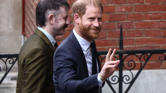 Il Principe Harry si presenta in aula a Londra per la causa contro il Daily Mail