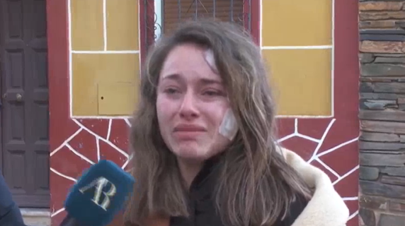 Incidente ferroviario in Spagna, la sopravvissuta in lacrime racconta: vedevo gli altri passeggeri morire senza poter intervenire