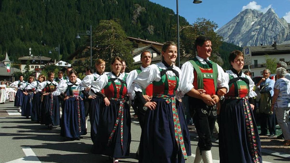 La protesta dei ladini per rivedere i confini e unire Cortina al Trentino-Alto Adige secondo le richieste della popolazione