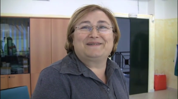 La storia autentica di Eugenia Carfora, dirigente scolastica della scuola Viviani, interpretata da Luisa Ranieri su Rai1