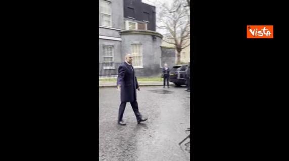 Larry, il felino di Downing Street, accompagna il Presidente polacco alla conferenza stampa dopo l'incontro con Starmer