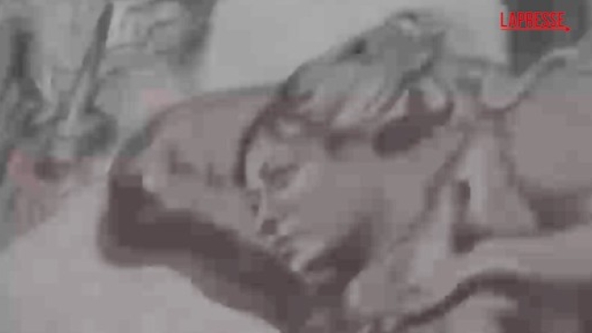 Le foto dell'angelo che riproduce il viso di Meloni nella Basilica di San Lorenzo in Lucina a Roma