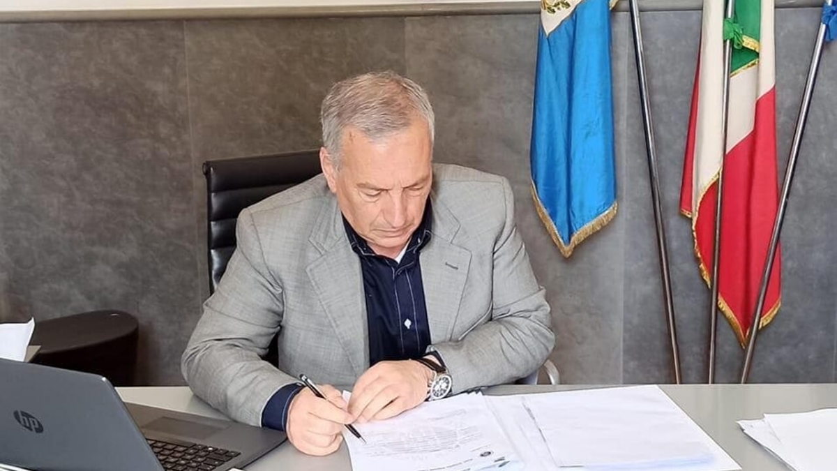 Marcianise, 13 consiglieri si dimettono: l'amministrazione comunale crolla