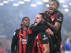 Milan supera il Como 3-1 grazie a Nkunku e a un eccezionale Rabiot, Allegri mantiene il distacco di -3 dall'Inter