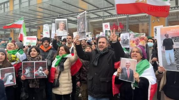 Milano, protesta a favore di Pahlavi: richiesta di chiusura del consolato da parte di Meloni