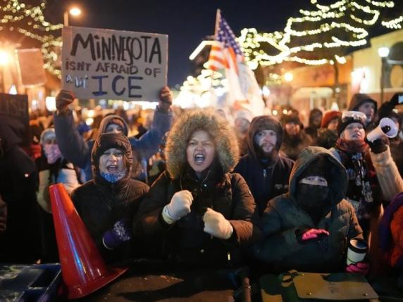 Minneapolis, Trump e il paradosso della repressione migratoria: due cittadini americani bianchi tra le vittime della caccia agli irregolari