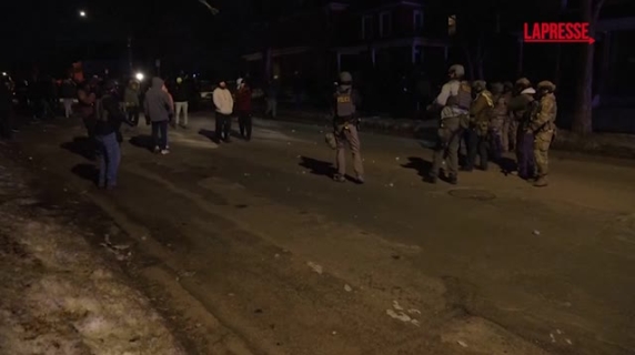 Minneapolis, forze federali disperdono i manifestanti con gas lacrimogeni