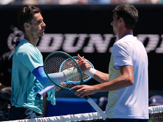 Musetti trionfa in tre set nel derby italiano contro Sonego e avanza al terzo turno