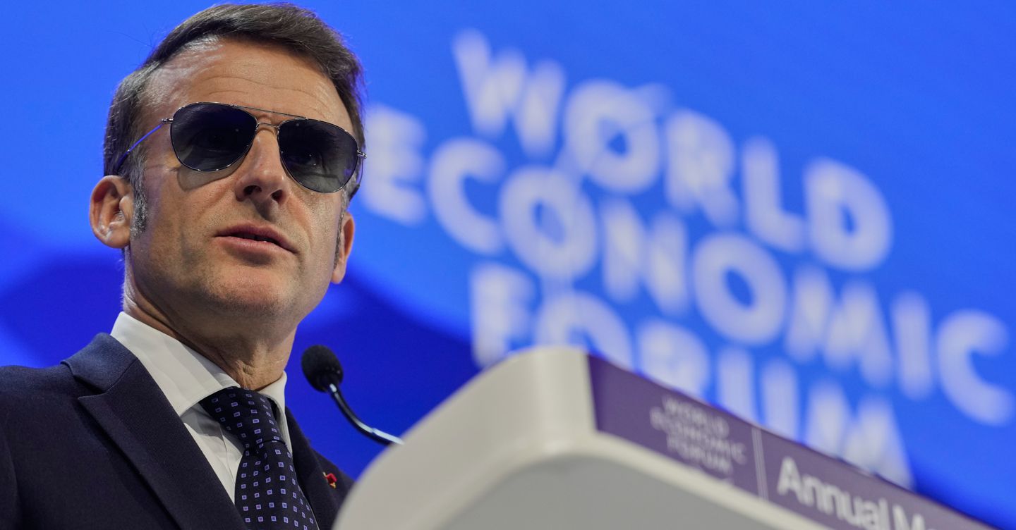 Occhiali di Macron: la Francia produce, l'Italia investe