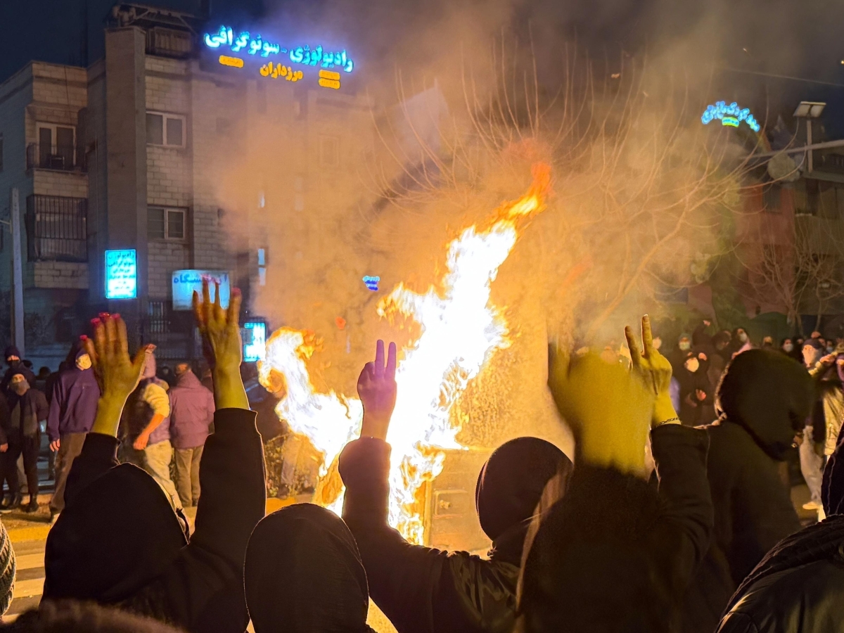 Quali fattori potrebbero far crollare il regime iraniano? Analisi dei possibili scenari e rischi