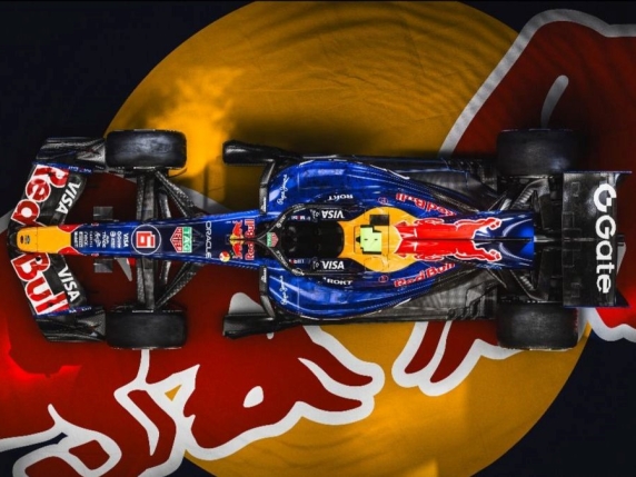 Red Bull presenta la monoposto 2026, Verstappen entusiasta per il nuovo motore