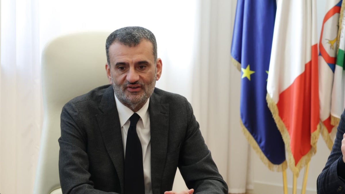 Regione Puglia, Decaro riduce i consiglieri del presidente da 21 a 9: Emiliano è un valore per la nostra comunità