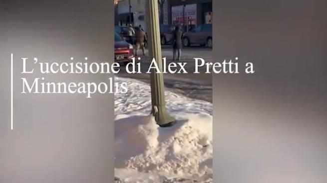 Ricostruzione video dell'omicidio di Pretti: il cellulare in mano e l'enigma della pistola