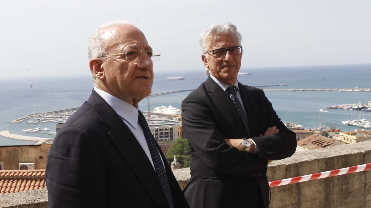 Salerno, il sindaco si dimette e De Luca si prepara a tornare: la fase di stasi è conclusa