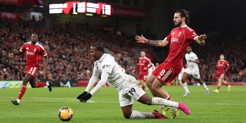 Szoboszlai guida il Liverpool alla vittoria per 4-1 contro il Barnsley in Fa Cup