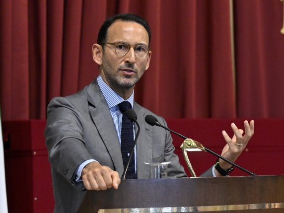 Tajani frena sugli alleati riguardo il sottosegretario leghista Freni, polemiche legate al settore bancario