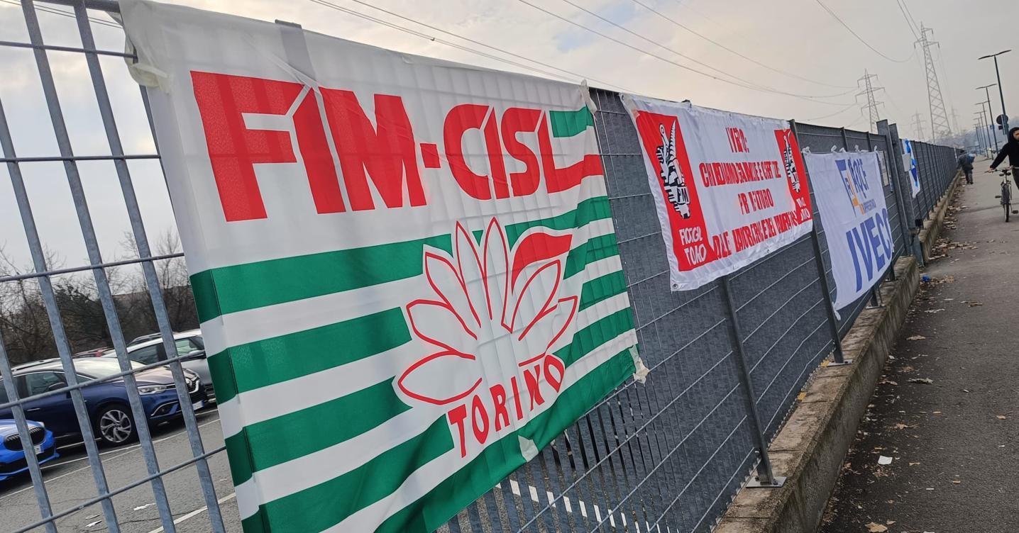 Torino, protesta dei metalmeccanici per salvaguardare l'industria