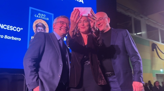 Tre mila persone in ascolto di Barbero e Cazzullo su San Francesco, un evento più emozionante di una finale di calcio