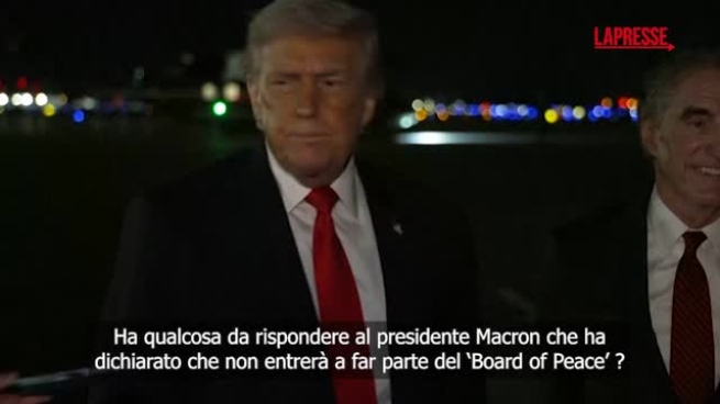 Trump: Macron non interessa a nessuno, impongo una tassa del 200% su vini e champagne francesi