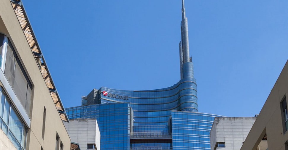 UniCredit recluta 500 neolaureati e digitalizza il 70% del personale bancario