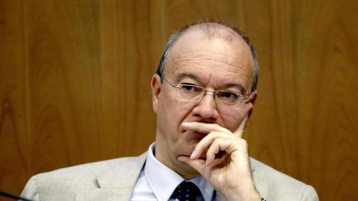 Valditara propone l'uso dei metal detector nelle scuole a rischio per i dirigenti scolastici