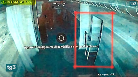 Video esclusivo del Tg3 mostra l'uscita di sicurezza del Constellation bloccata la notte della tragedia