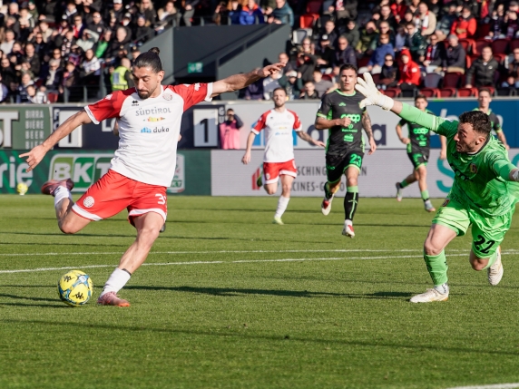 Calcio, Südtirol batte Catanzaro 2-1: quarta vittoria di fila per i biancorossi, i playoff si avvicinano