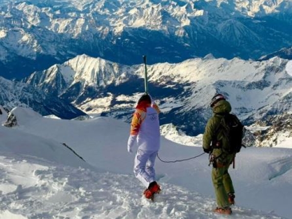 Carlo Ratti, il designer della torcia per Milano Cortina, riflette su un'esperienza a 4500 metri sul Monte Rosa