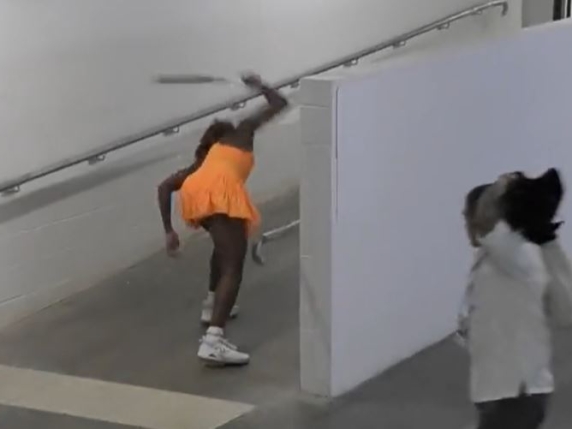 Coco Gauff sfida il controllo omnipresente degli Australian Open mentre Swiatek si interroga sul trattamento degli atleti