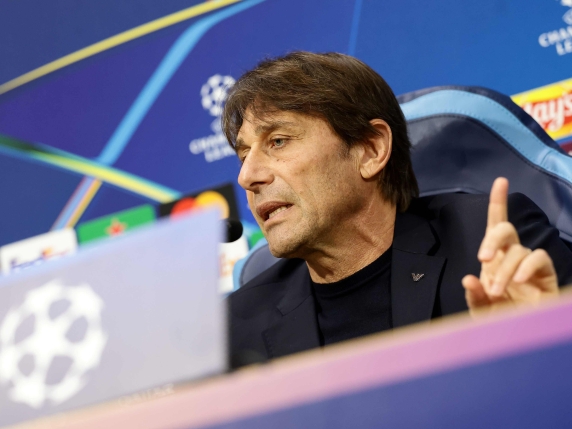 Conte avverte Spalletti: rispetto per noi non siamo ex campioni d'Italia mentre McTominay sprona il Napoli per lottare contro il Chelsea