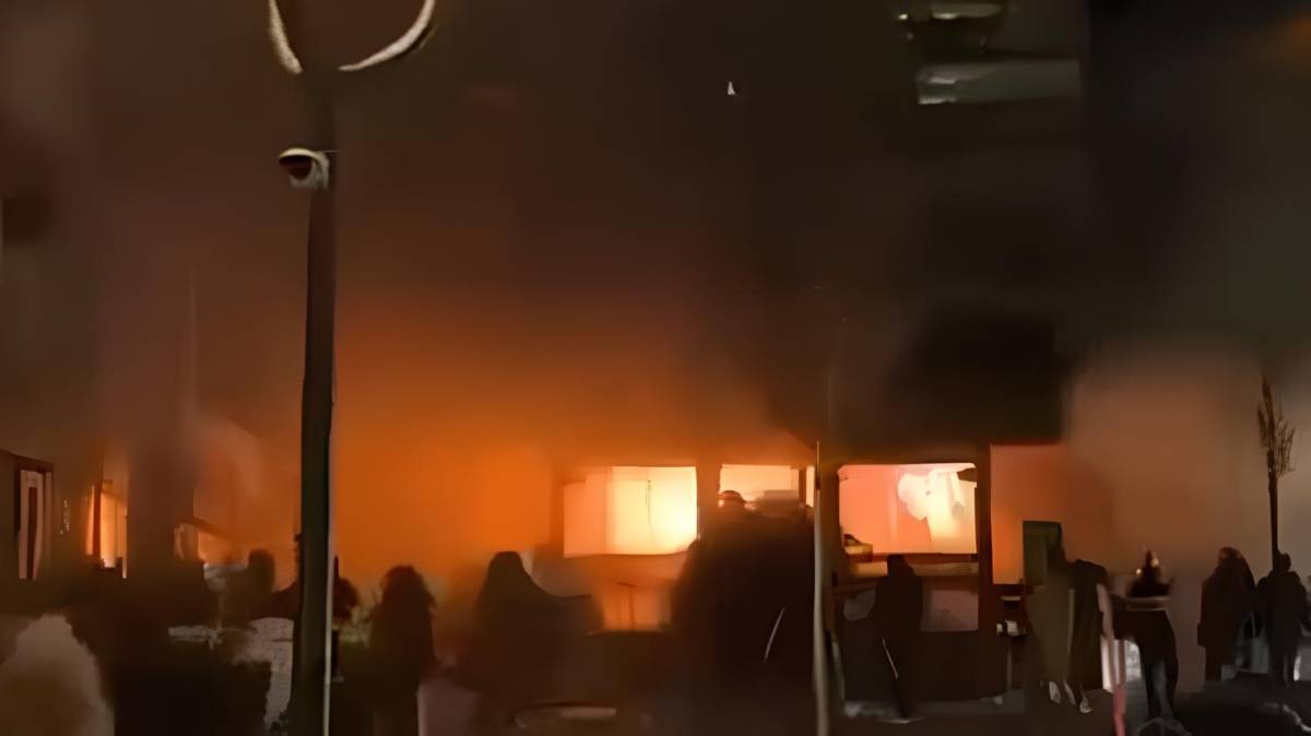 Crans, inchiesta sui vapori della schiuma fonoassorbente: giovani ritrovati privi di sensi senza possibilità di scappare