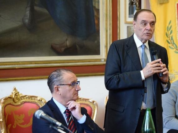 De Luca commenta le dimissioni del sindaco di Salerno: le istituzioni non appartengono a nessuno