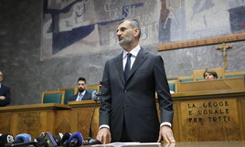 Decaro presenta la sua squadra, inclusa la presenza di Emiliano