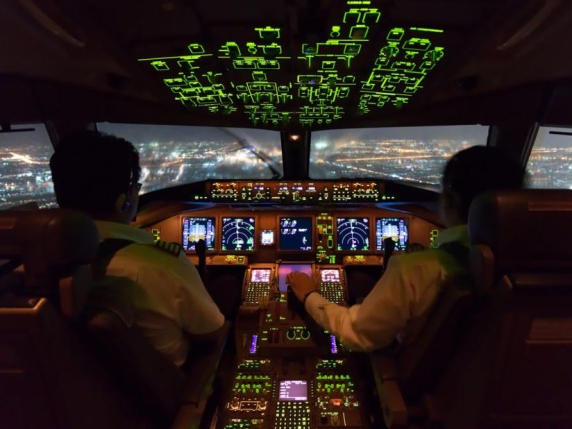 Dentro il volo: furti, passeggeri ubriachi, arresti e guasti alle macchinette del caffè, ecco i messaggi tra piloti e centri operativi